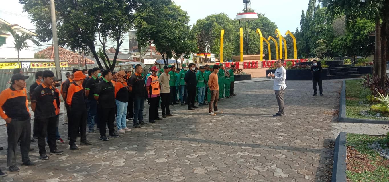 Kegiatan Apel Rutin DLH Kota Serang di RTH Taman Sari