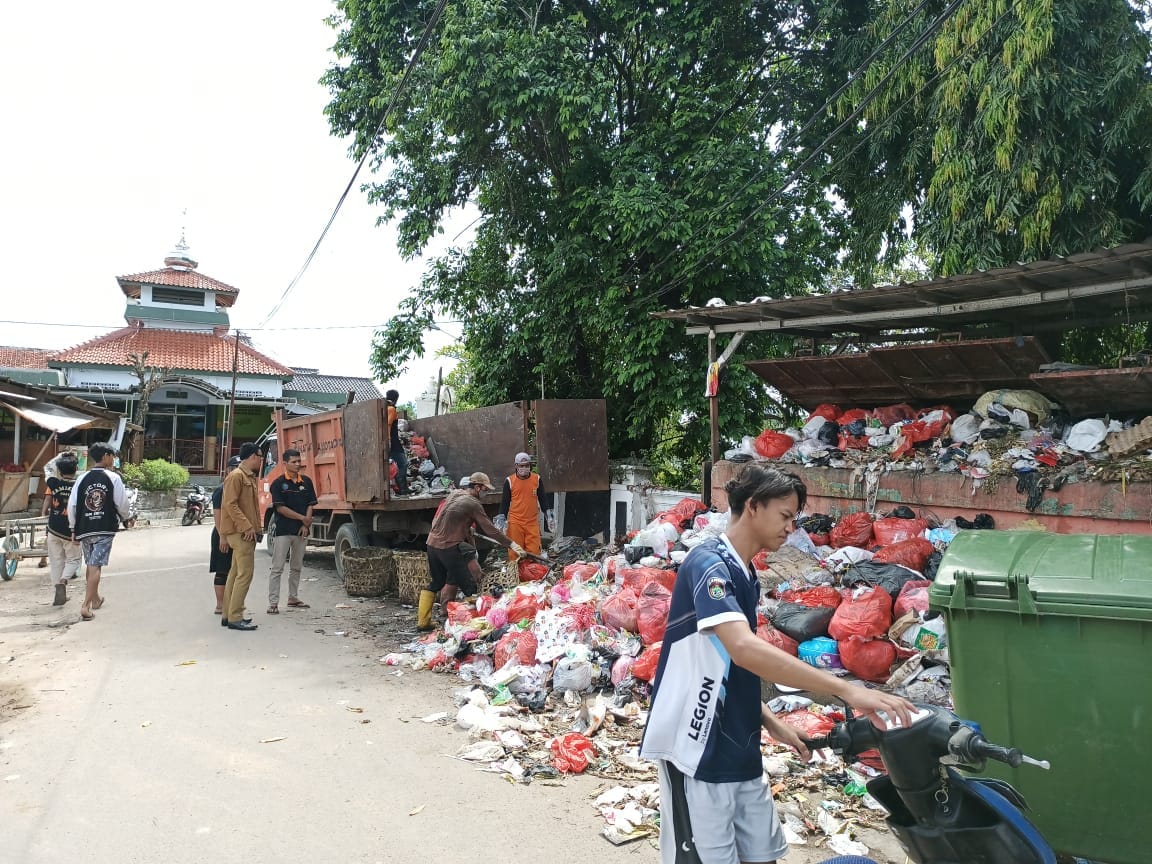 Menindaklanjuti Sampah di TPS belakang RSUD Dr.Drajat Prawiranegara