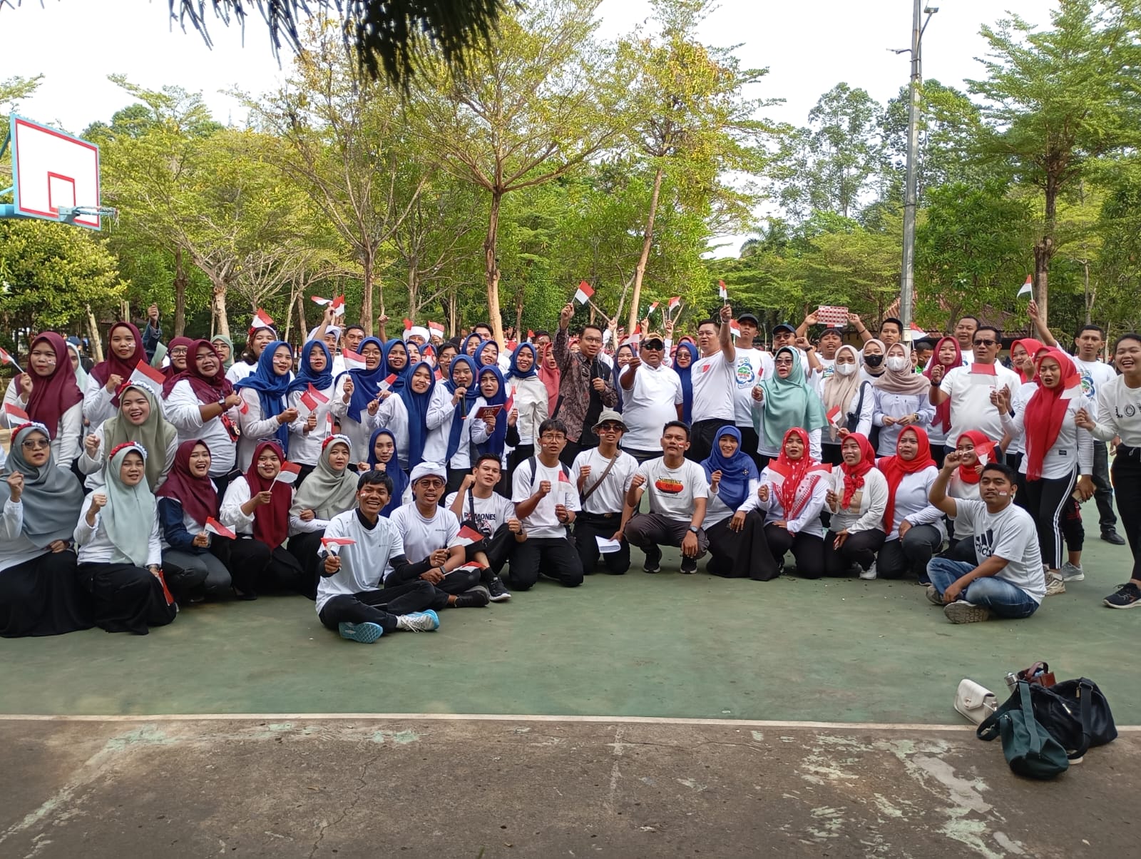 DLH Kota Serang Meriahkan HUT RI dengan Lomba di Alun-Alun Timur