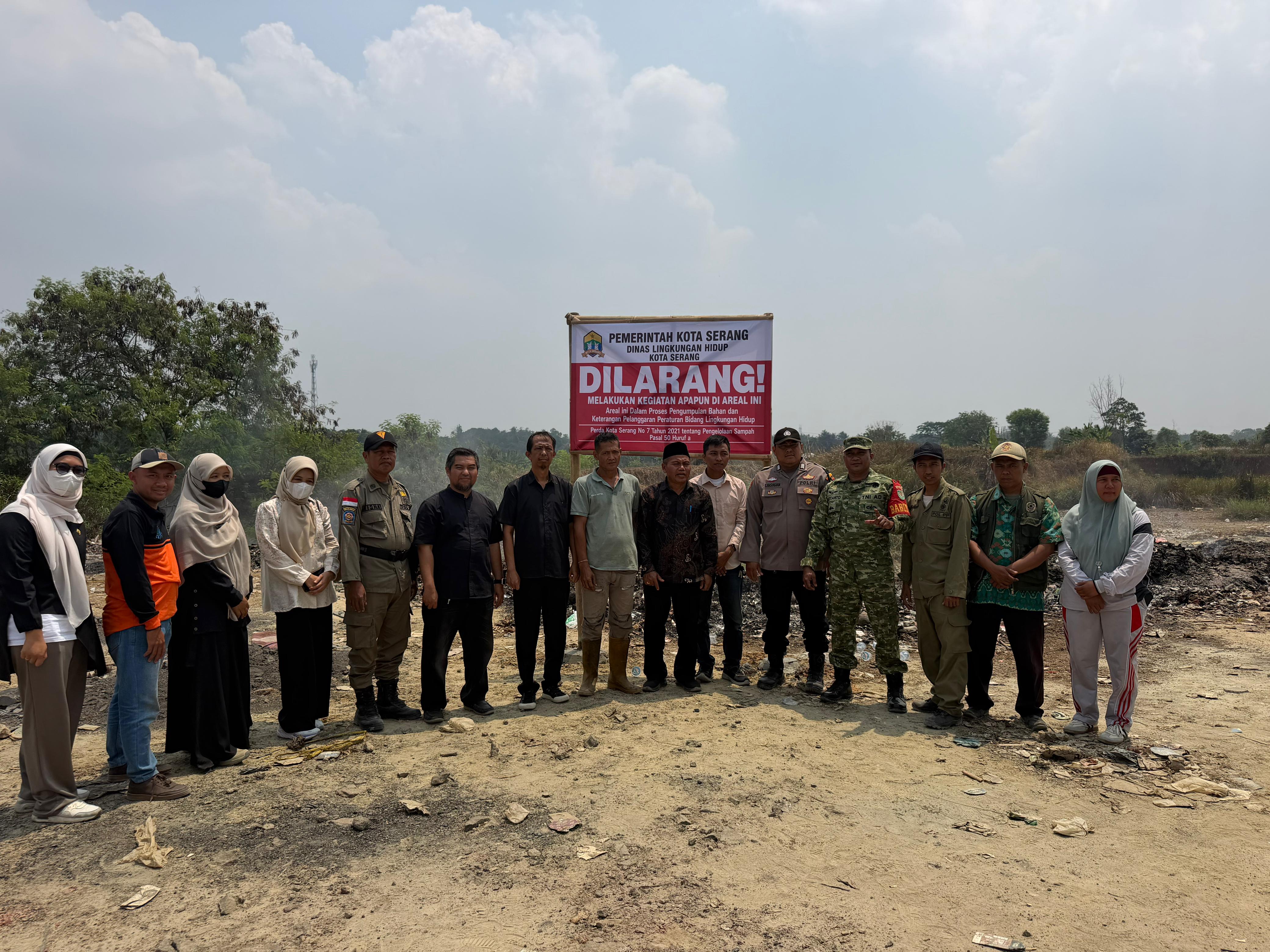 DLH Kota Serang Lakukan Penutupan dan Penyegelan Area Pembuangan Kotoran Ayam dan Sampah Ilegal di Lingkungan Ciwuni