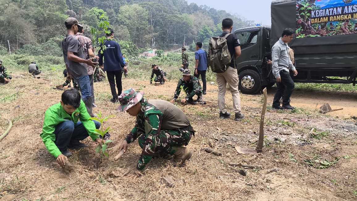 DLH Kota Serang Bersama Grup 1 Kopassus Laksanakan Penanaman 100 Pohon di TPSA Cilowong