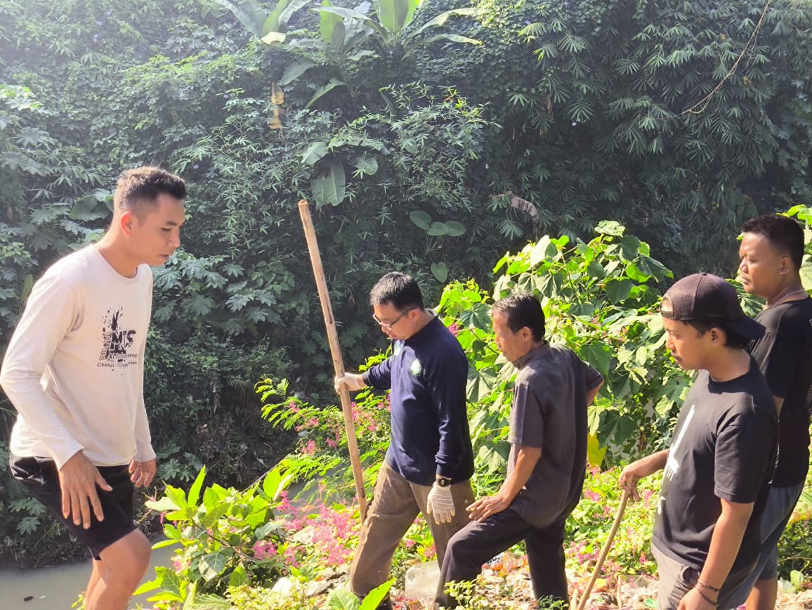 DLH Bersama Seluruh Perangkat Daerah Kota Serang dan Masyarakat Laksanakan Aksi Bersih Sungai Cibanten dalam Rangka Gerakan Indonesia Asri